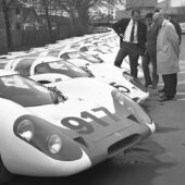 Ferdinand Piëch (left), Herbert Staudenmaier (second left) and Helmuth Bott (right) with the fleet of 917s