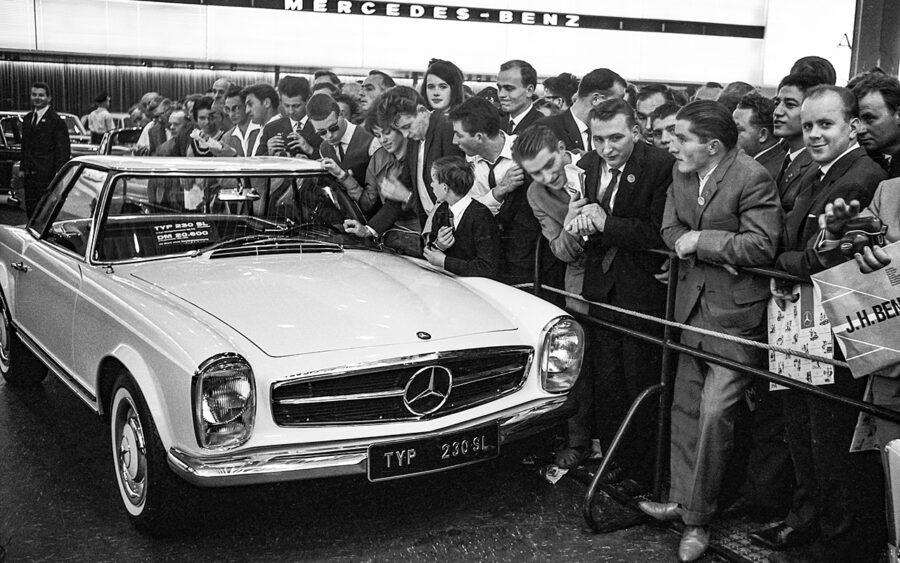 Mercedes-Benz 230 SL 'Pagoda' (W113) at the International Motor Show in Frankfurt am Main (IAA), September 1963
