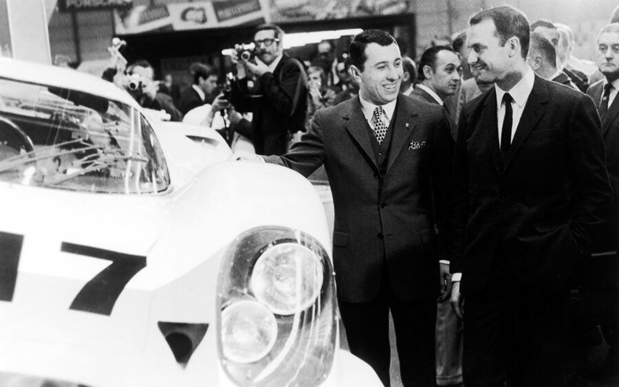 Ferdinand Piëch (right) together with Gerhard Mitter at the world premiere of the 917 at the Geneva Motor Show in 1969