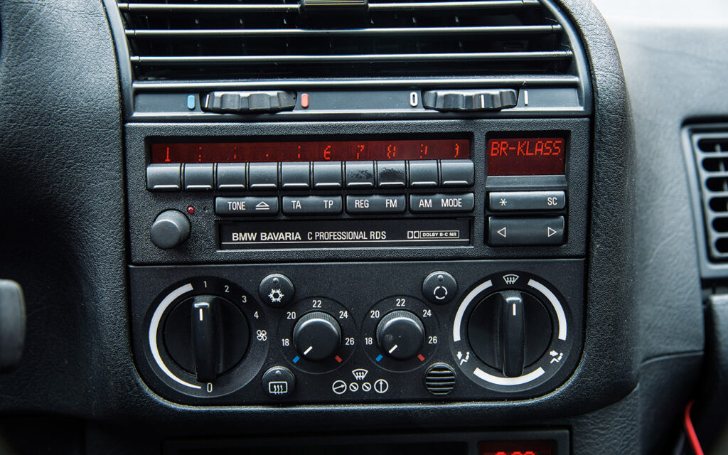 BMW E36  Bmw e36, Car stereo, Bmw