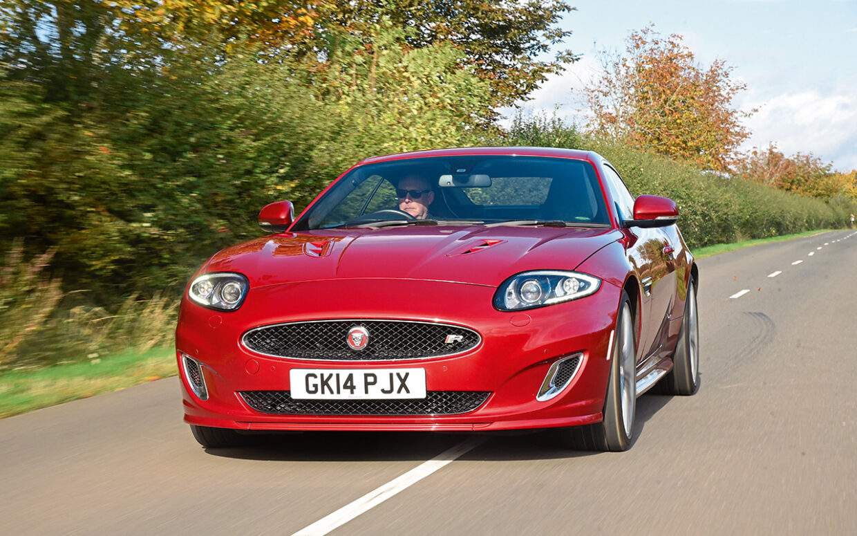 Jaguar XKR 4.2S (X100) vs Jaguar XK Dynamic R (X150) - Prestige ...