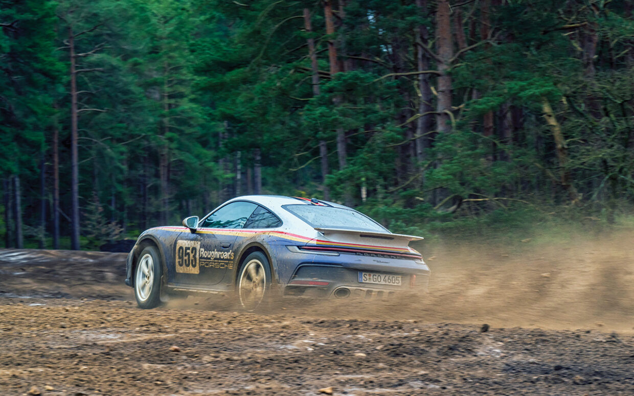 Porsche 911 Dakar combina desempenho e capacidade off-road